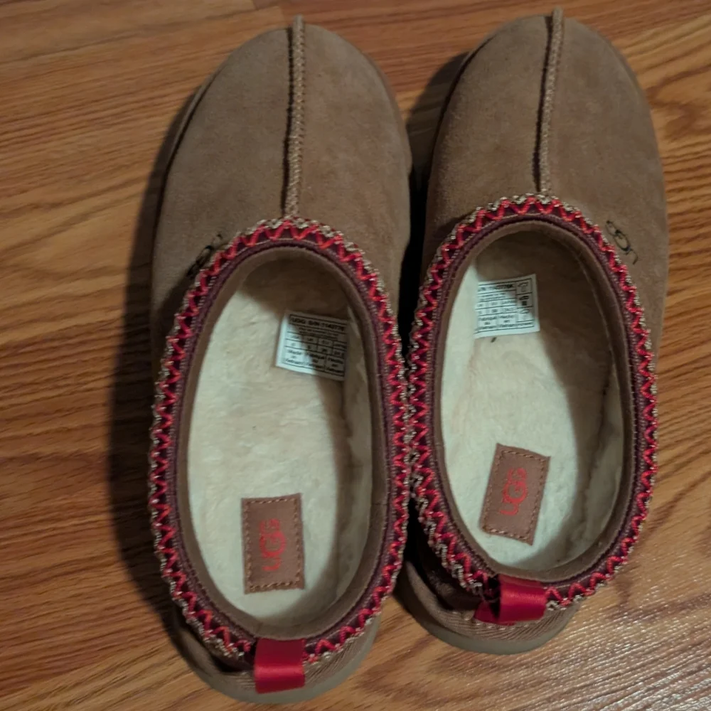 UGG tazz